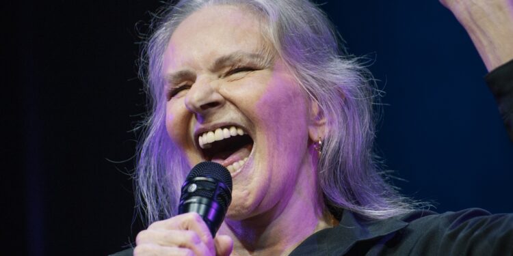 Coala Festival garante dose de paixão com os encontros de Angela Ro Ro com Letrux; e de Fafá de Belém com Johnny Hooker