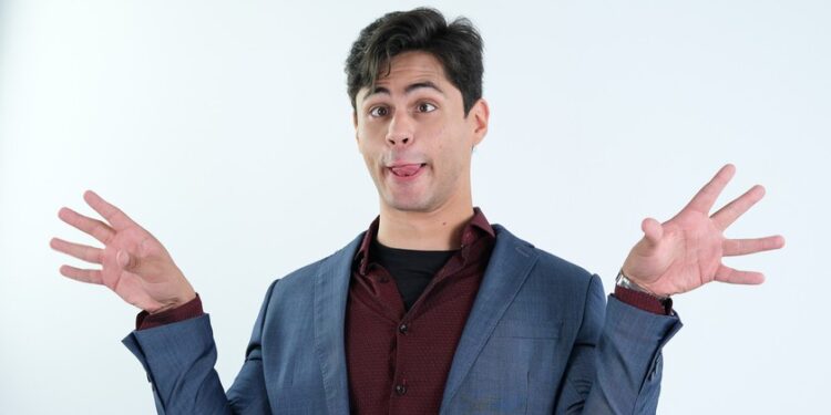 Neste sábado(29) Lucas Veloso apresenta show de humor no Espaço Cultural