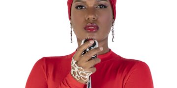 Uma saudação à Whitney Houston, com Mylena Jardim, volta aos palcos do Teatro Paulo Pontes neste domingo(23)