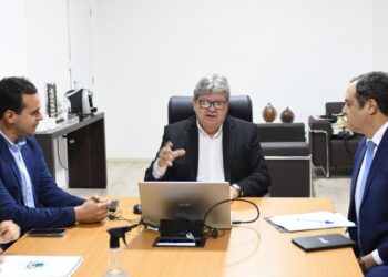 João Azevêdo recebe presidente do BNB, Paulo Câmara, e discute investimentos em infraestrutura, turismo e desenvolvimento regional