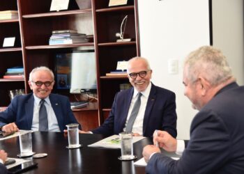 Cícero Lucena se reúne com presidente da Câmara dos Deputados e discute ampliação de recursos para viabilizar o piso da enfermagem