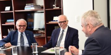 Cícero Lucena se reúne com presidente da Câmara dos Deputados e discute ampliação de recursos para viabilizar o piso da enfermagem