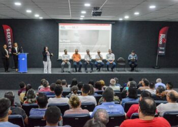 Cícero Lucena entrega mais 92 certificados a empreendedores contemplados pelo ‘Eu Posso’