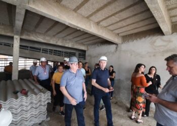 João Azevêdo inaugura prédio da Empaer e inspeciona obras de educação e infraestrutura em Itaporanga