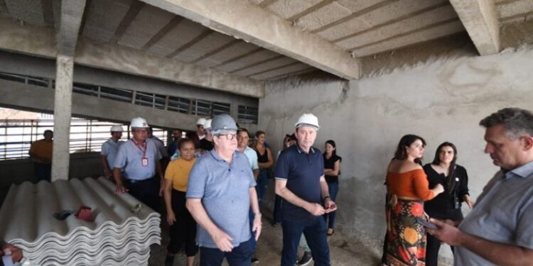 João Azevêdo inaugura prédio da Empaer e inspeciona obras de educação e infraestrutura em Itaporanga