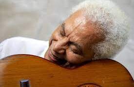 Paulinho da Viola é internado com sangramento digestivo e cancela shows