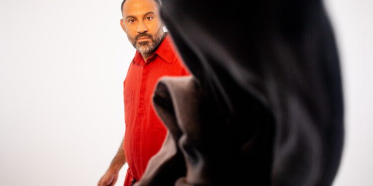 Cantor Renan Barbosa retorna a João Pessoa com seu nome show intitulado “Humano, demasiado e insano”