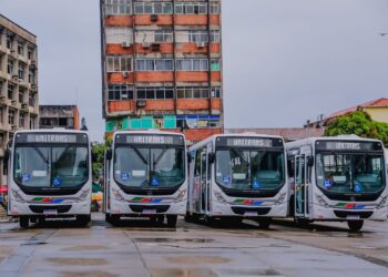 Cícero Lucena entrega 20 novos ônibus para o transporte coletivo da Capital e reafirma compromisso de seguir avançando na mobilidade urbana