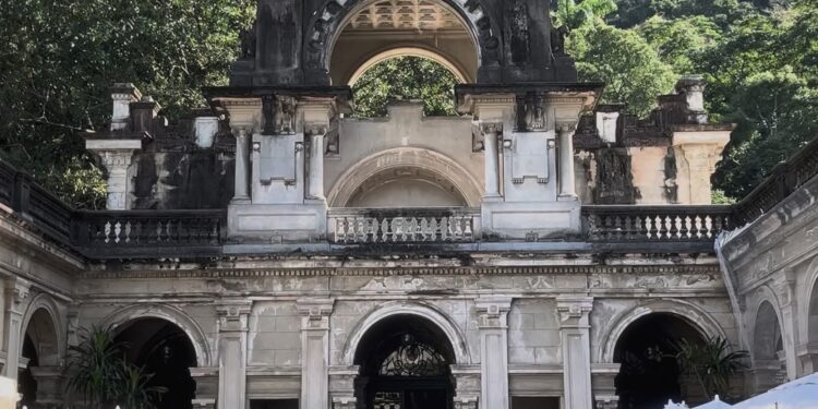 Com tecnologia de computação gráfica, o Boticário invade diferentes cidades do Brasil com cadeados gigantes para anunciar nova marca de perfumaria