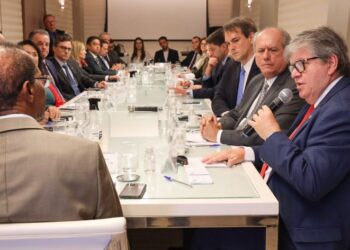 João Azevêdo participa de solenidade no TJPB para implantação de serviços de cooperação técnica na área da Saúde