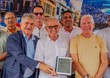 Prefeito autoriza obras de pavimentação no Roger, Treze de Maio e Expedicionários, que terão 100% de ruas calçadas