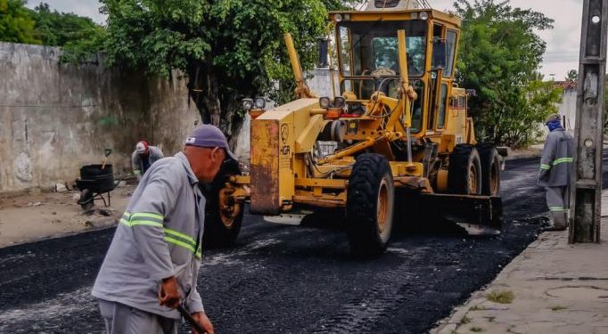 Cícero Lucena autoriza obras em mais 15 ruas de oito bairros e ‘Asfalto Novo’ chega a 100 km de vias