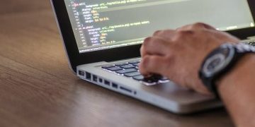 Grupo Lanlink amplia atuação e abre novas vagas de tecnologia da informação