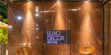 Lídia Medeiros aposta no afeto e na elegância e assina living gourmet na Luxo Décor Brasil 2023