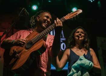 O show poético-musical festeja uma amizade de mais de vinte anos e a trajetória de dois artistas: Pedro Paz e Mayra Montenegro