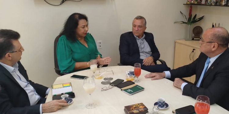 Defensoria Pública recebe visita do secretário de Estado da Fazenda, Marialvo Laureano