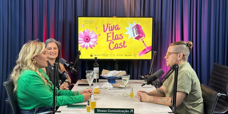 Viva Elas Cast encerra temporada com participação da cantora Val Donato