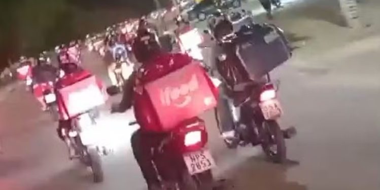 Após denúncia de agressão e protesto, motoboys e dono de academia entram em acordo de paz, em JP