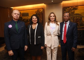 Daniella Ribeiro celebra assinatura de programa de combate à violência contra a mulher