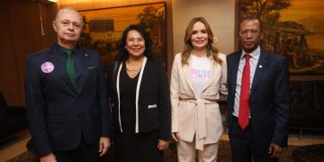 Daniella Ribeiro celebra assinatura de programa de combate à violência contra a mulher