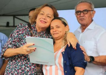 Prefeito entrega novos imóveis dentro do ‘Compra Assistida’, que chega à marca de 49 famílias beneficiadas
