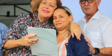 Prefeito entrega novos imóveis dentro do ‘Compra Assistida’, que chega à marca de 49 famílias beneficiadas