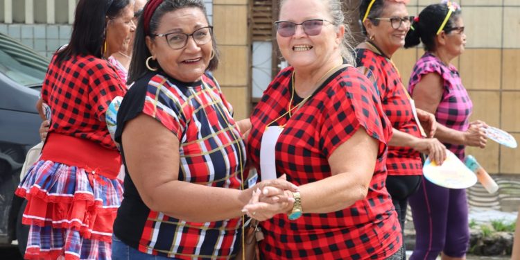 Usuários dos Serviços de Convivência de Cabedelo transformam os vagões de trem em arraiá pé de serra