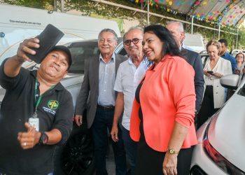 Prefeito de João Pessoa assina ordem de serviço para a demolição do Hotel Tropicana