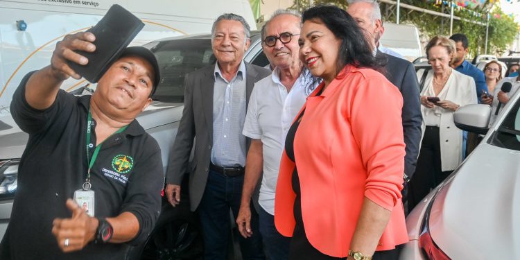 Prefeito de João Pessoa assina ordem de serviço para a demolição do Hotel Tropicana