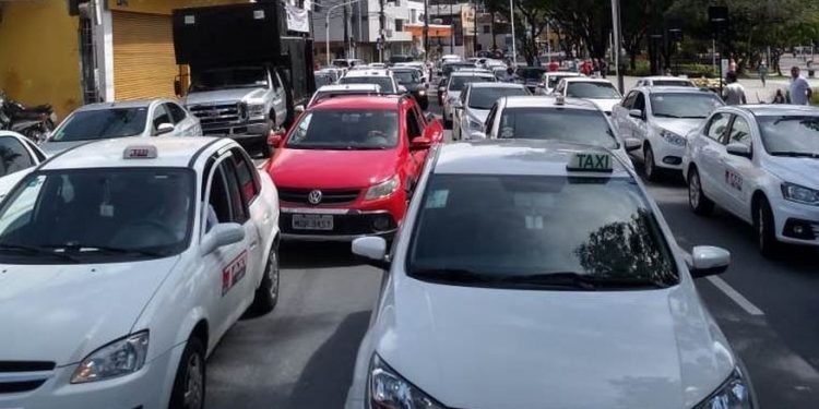 Taxista reage à tentativa de assalto e mata suspeito a tiros, em Santa Rita