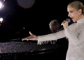 Assista: Céline Dion cantou ao vivo em Paris? Saiba detalhes da apresentação