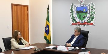 João Azevêdo recebe presidente do TRE-PB e discute segurança nas eleições municipais deste ano