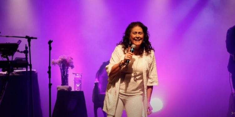 Nesta quinta (08) cantora Joanna comemora 45 anos de carreira com show em João Pessoa