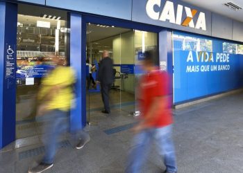 Cliente fica preso por mais de oito horas em agência bancária na Grande JP