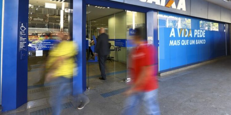 Cliente fica preso por mais de oito horas em agência bancária na Grande JP