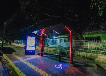 Prefeitura inicia instalação de 400 novos abrigos nas paradas de ônibus para garantir conforto e acessibilidade ao usuário