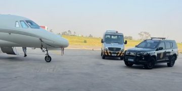 Avião de Gusttavo Lima é apreendido em operação que prendeu Deolane