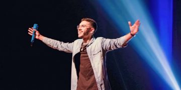 Mago da Fuleragem apresenta novo show de stand-up “Tô Entendendo Mais Nada!” em João Pessoa