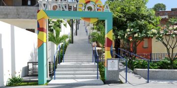 Prefeito autoriza requalificação da escadaria Montrosa como ponto turístico e obras para deixar o bairro do Roger 100% pavimentado