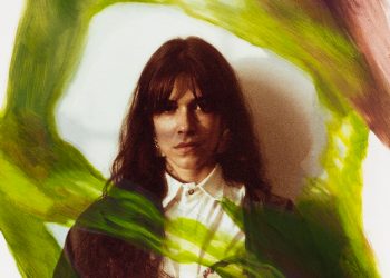 Lotzse se joga em um sopro de coragem para lançar seu primeiro álbum, excelentes exceções