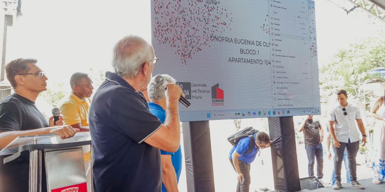 Prefeito sorteia apartamentos do Residencial Hélio Miguel da Silva, que beneficia 80 famílias quilombolas de Paratibe