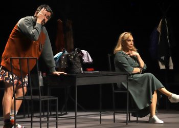 Arlete Salles traz o espetáculo ‘Ninguém Dirá que é Tarde Demais’ ao Teatro Paulo Pontes; ingressos a partir de R$ 19,50