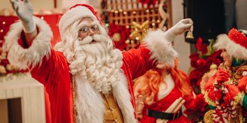 Ferreira Costa oferece workshop gratuito de receitas natalinas e recepciona o Papai Noel