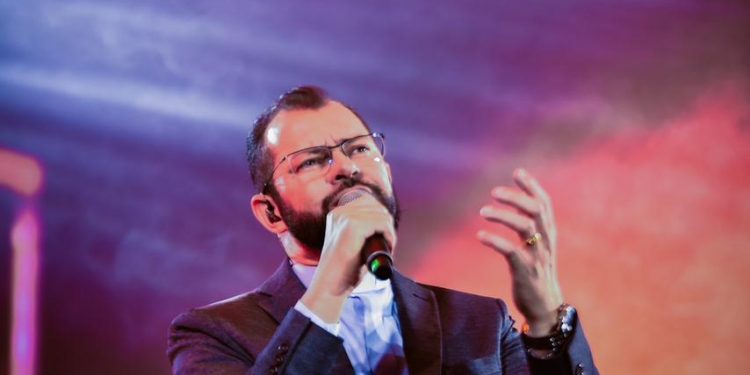 Louvor de Verão no Lovina reúne fé, música e espiritualidade com Padre Márcio José