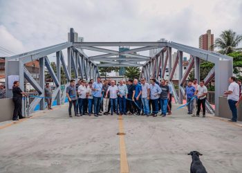 Prefeito Cícero Lucena inaugura ponte e autoriza pavimentação de mais 11 ruas no bairro São José