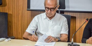 Prefeito Cícero Lucena nomeia Zezinho do Botafogo e mais sete auxiliares para a gestão em João Pessoa
