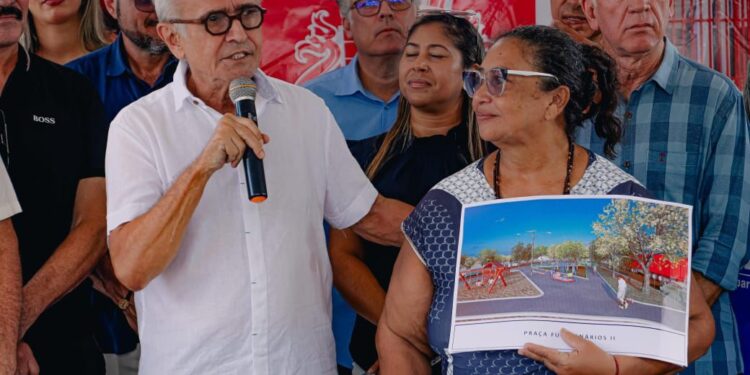 Cícero Lucena autoriza construção de praça nos Funcionários II, projeta ruas 100% calçadas e destaca investimentos