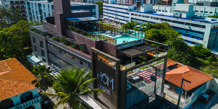 Hotel HCM lança pacote de Carnaval com samba, yoga e menus especiais