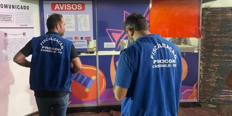 Procon de Cabedelo dá início à Operação Verão, realizando ação de fiscalização em areia vermelha, festas, bares e restaurantes