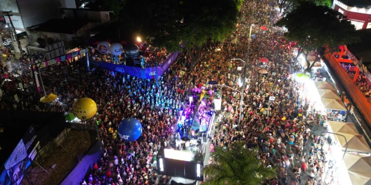 Virgens de Tambaú bate recorde de público e arrasta mais de 600 mil foliões na Via Folia